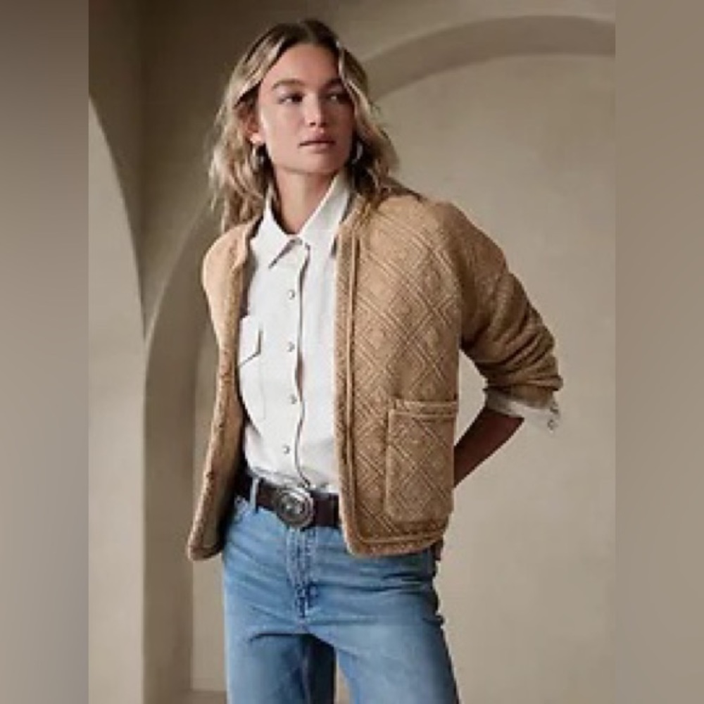 (Never worn) Quilted Cardigan
Color:
New British Khaki
Size:
L Petite